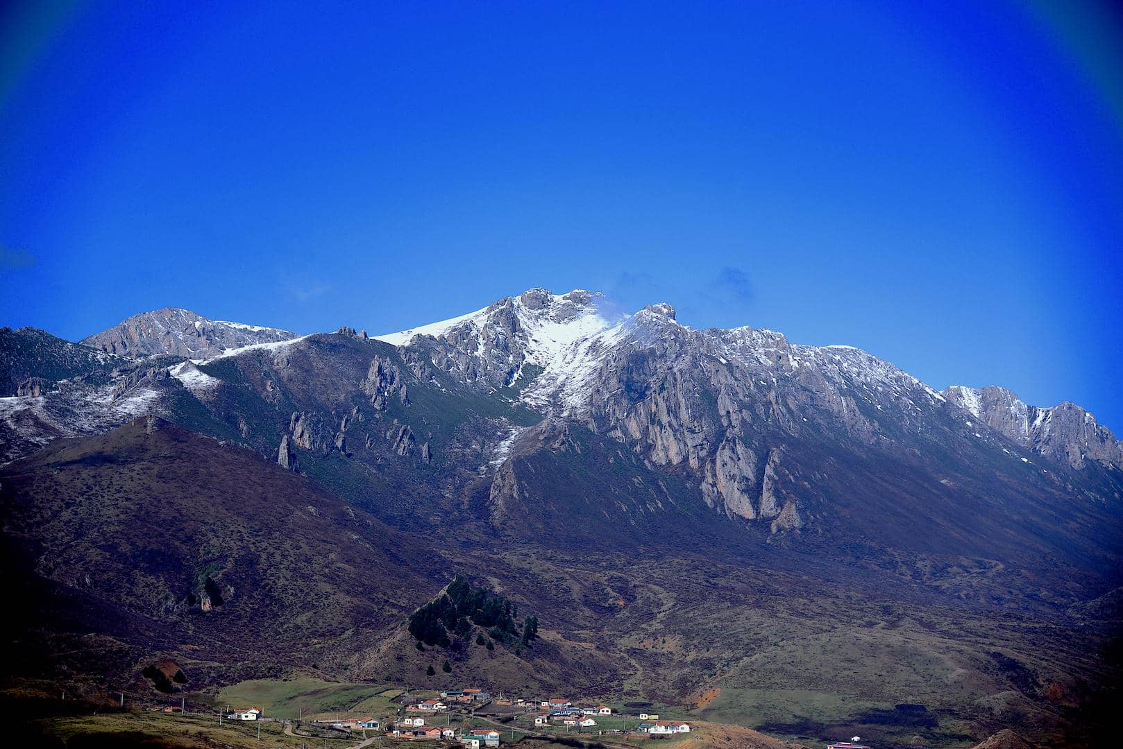 Langmusi Travel Guide: Sky Burials, Monastic Life, and Milky Way Photography